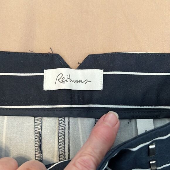 Reitmans sz9 juniors navy white strip stretchy zip front belt loops shorts EUC - Picture 7 of 13